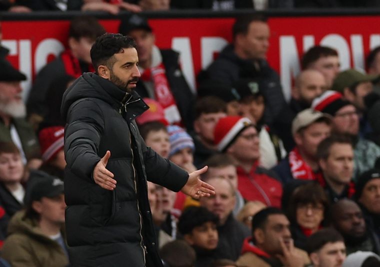 Rubén Amorim, DT del Manchester United, y una cruda sentencia tras el papelón ante el Grimsby Town.