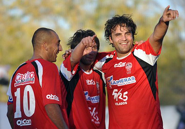 Huracán festejó a lo grande en su casa y sueña con el ascenso. Foto: Nacho Gaffuri / MDZ
