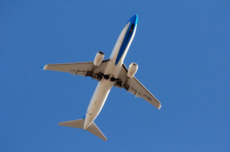 A medida que se reactiva el turismo a nivel nacional las empresas aéreas suman nuevos vuelos en el país. Foto: ALF PONCE MERCADO / MDZ