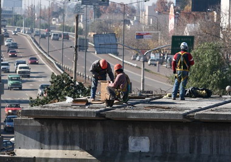 Siguen las obras en el nudo de Costanera. Foto: Nacho Gaffuri / MDZ