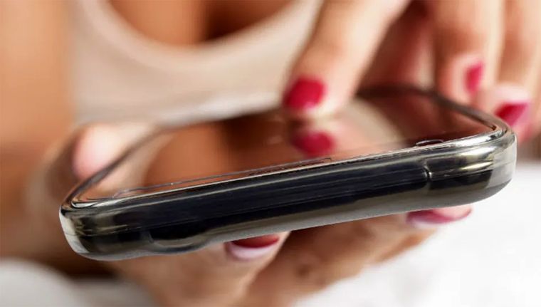 El sexting es el envío voluntario de fotos, videos, audios y mensajes, de carácter erótico, sensual y sexual, a través de cualquier medio tecnológico Foto: Shutterstock