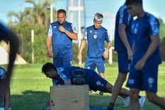 El DT de la Reserva dejó de ser el entrenador de la categoría. En la foto, posa junto a Reali en un entrenamiento El DT de la Reserva dejó de ser el entrenador de la categoría. En la foto, posa junto a Reali en un entrenamiento