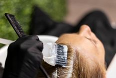 No vas a creer cuál es el mejor color de cabello para disimular las canas Te dejamos algunos consejos de belleza. Foto: Freepik