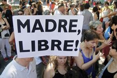 la asamblea nacional de francia reafirma el derecho al aborto en todo el mundo