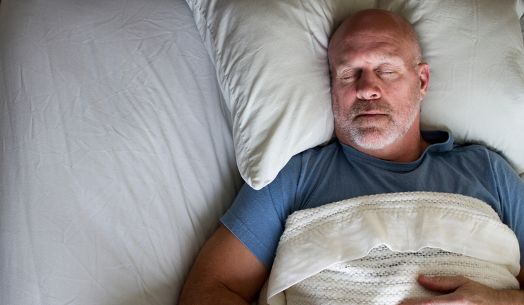 ¿Boca arriba o boca abajo? ¿Cuáles son las mejores y peores posturas para dormir?