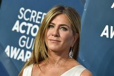 Foto: https://www.lavanguardia.com/de-moda/20220615/8341275/jennifer-aniston-enfunda-vestido-monica-friends-veinte-anos.html
