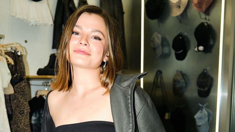 La modelo optó por cambiar su tono de cabello. La modelo optó por cambiar su tono de cabello.