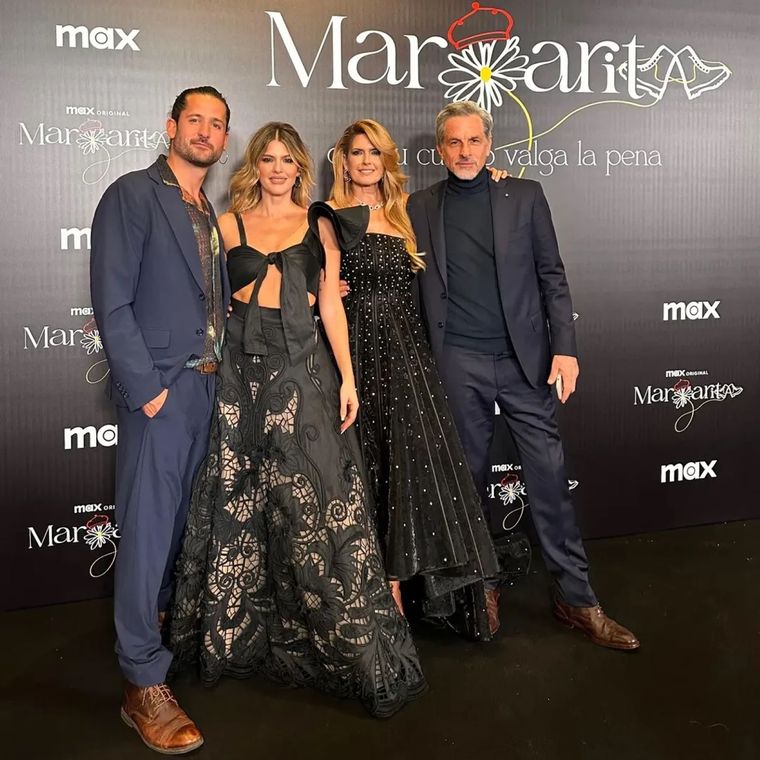 Descubre los looks de Mery del Cerro e Isabel Macedo en el estreno de Margarita Foto: Instagram