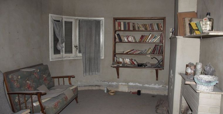 La casona de Bandera de los Andes, vuelve a venderse con su estética fantasmal, su biblioteca, sus azulejos y un viejo Ford que no se mueve. La casona de Bandera de los Andes, vuelve a venderse con su estética fantasmal, su biblioteca, sus azulejos y un viejo Ford que no se mueve.