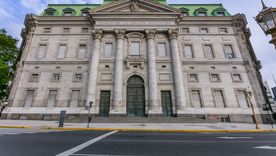 Alineado totalmente con las políticas del gobierno nacional, el Banco Nación incrementó el monto de depósitos privados captados del mercado, así como los préstamos otorgados. Alineado totalmente con las políticas del gobierno nacional, el Banco Nación incrementó el monto de depósitos privados captados del mercado, así como los préstamos otorgados.