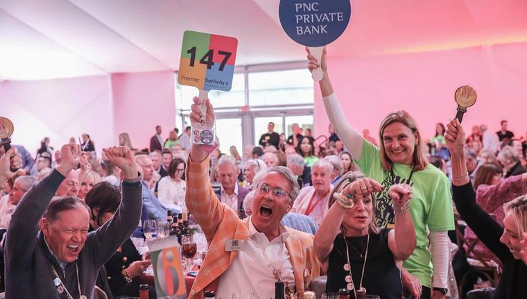 El momento de la oferta: pagaron 500 mil dólares. Foto: Gentileza