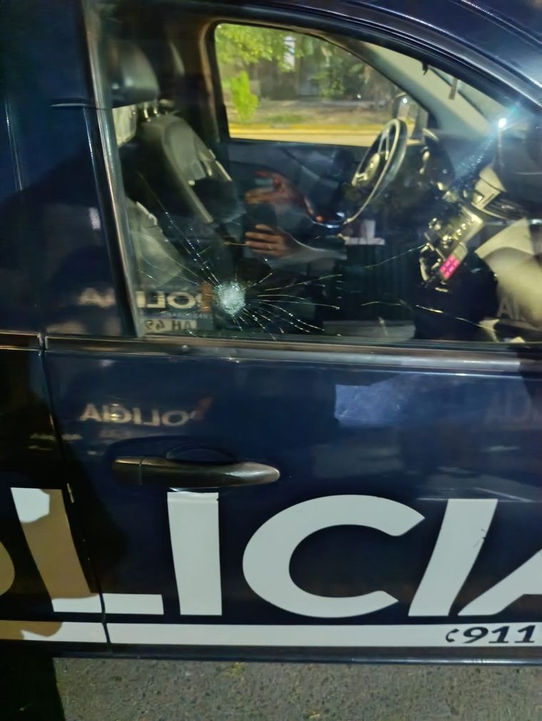 Más daños en las movilidades que participaron del operativo. Más daños en las movilidades que participaron del operativo.