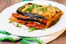 Lasaña de berenjena Una receta simple y en pocos pasos de lasaña de berenjena para sorprender a todos. Foto: Shutterstock