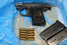 El hombre fue detenido con un arma calibre 22 y dos cartuchos.&nbsp;