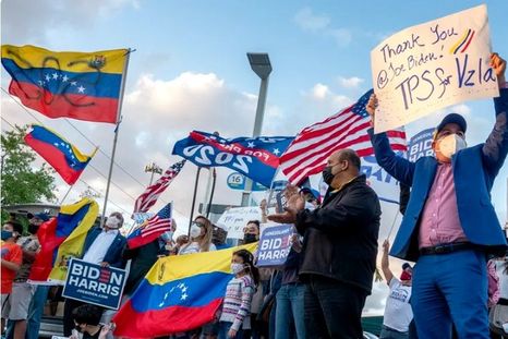 Los migrantes venezolanos se verán afectados por la probable medida. Foto: Efe.