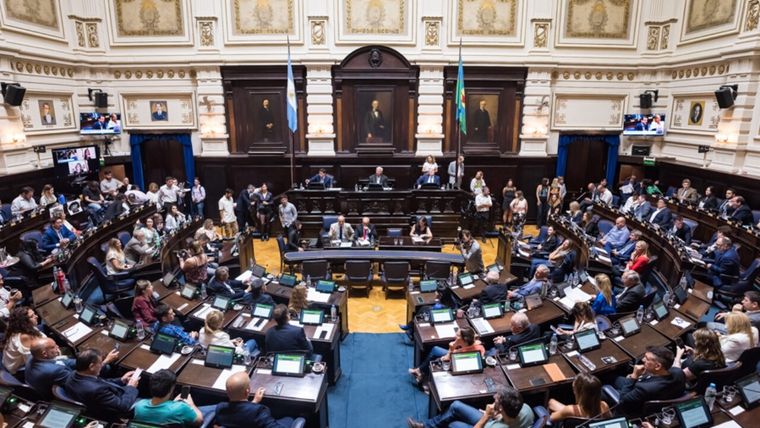 La Cámara de Diputados bonaerense prepara el debate para la vuelta a las reelecciones indefinidas en la provincia de Buenos Aires.