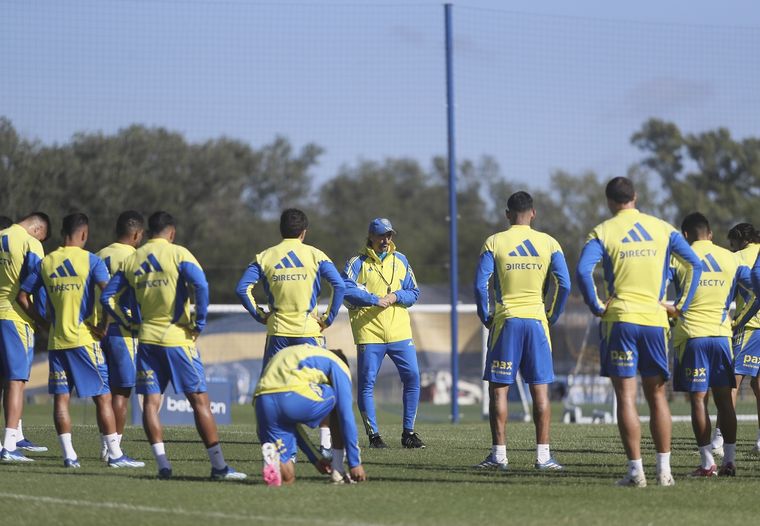 El partido se juega desde las 20.30 Foto: @BocaJrsOficial