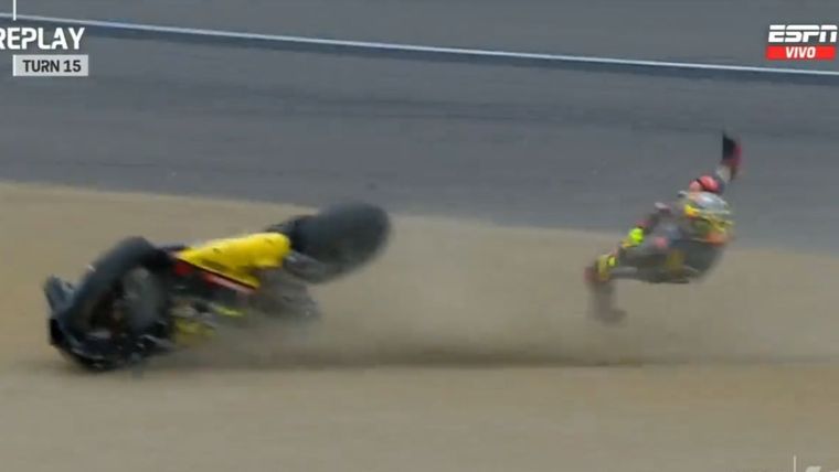 La dura caída de Marco Bezzecchi Foto: Captura