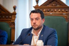 la hizo completa: alcalde espanol quebro la cuarentena, fue detenido por conducir ebrio y mordio a un policia