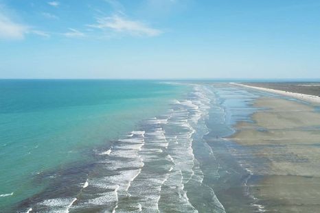 Esta playa de agua turquesa se encuentra a 60 km de Las Grutas Foto: IG @volemosjuntossiempre