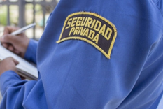 La medida busca asegurar que los trabajadores del sector privado de seguridad puedan cumplir con el requisito legal de contar con título secundario.