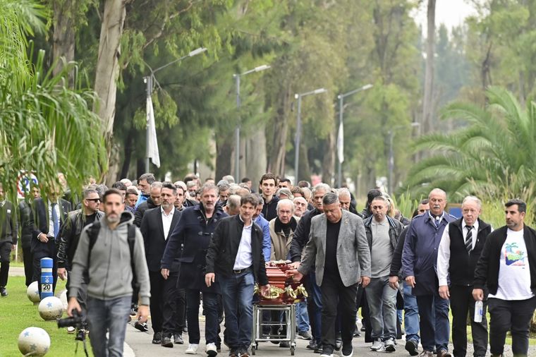 Los integrantes del velorio de Menotti. Foto: EFE