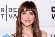 Dakota Johnson y Rosalía coinciden en la misma tendencia para este verano Foto: Instagram