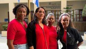 Acompañada de familiares, Marilin (segunda por la izquierda) exige un castigo para quienes considera responsables de la muerte de su hija Lorraine.