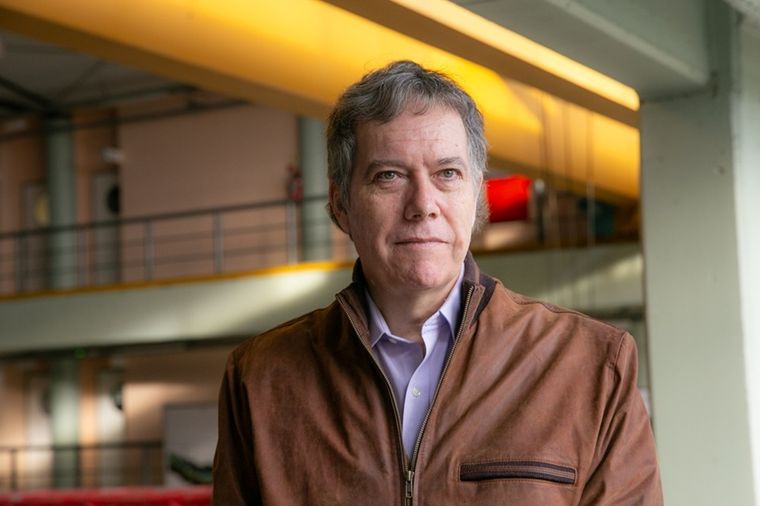 Jorge Núñez McLeod, docente y doctor en Ingeniería por la UNCUYO, analiza cómo la IA transforma la universidad. Jorge Núñez McLeod, docente y doctor en Ingeniería por la UNCUYO, analiza cómo la IA transforma la universidad.