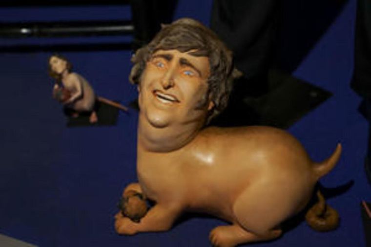 La muestra coloca a Javier Milei como el perro faldero de Trump. Foto: EFE. La muestra coloca a Javier Milei como el perro faldero de Trump. Foto: EFE.