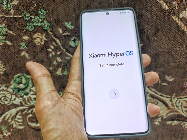La nueva interfaz de Xiaomi HyperOS basada en Android 16 busca una navegación más liviana y transiciones más cuidadas.