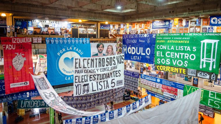 Según denuncian sectores opositores, El Módulo utiliza el sello independiente para captar votos de alumnos que rechazan la política partidaria.