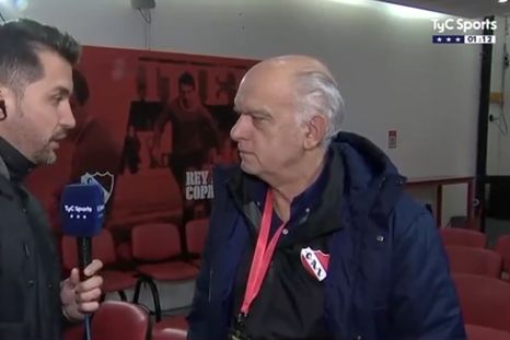 El presidente del Rojo, Néstor Grindetti, afirmó que defenderá al club y negó responsabilidad de Independiente en los incidentes. Foto: captura de TV. El presidente del Rojo, Néstor Grindetti, afirmó que defenderá al club y negó responsabilidad de Independiente en los incidentes. Foto: captura de TV.