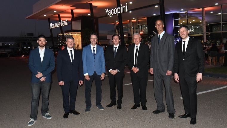 Juan Pablo Biau, Fernando Rivero, Diego Marín , Hernán Yacopini, Enrique Torres, Raúl Barcesat y Guido Casaro. Juan Pablo Biau, Fernando Rivero, Diego Marín , Hernán Yacopini, Enrique Torres, Raúl Barcesat y Guido Casaro.