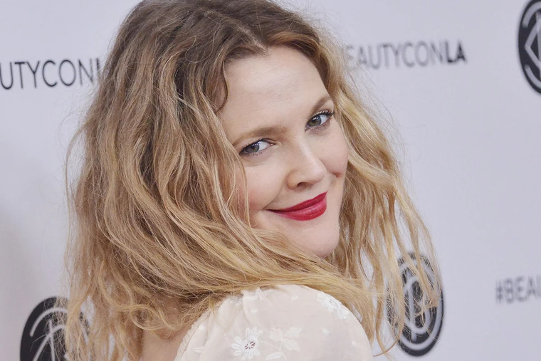 DREW BARRYMORE ES UNA GRAN MAMÁ. LA ACTRIZ REVELÓ SU MÉTODO DE CRIANZA.