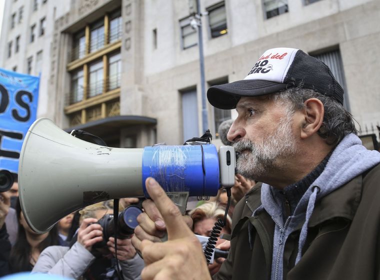 Manuel Adorni apuntó contra el líder piquetero Foto: Télam