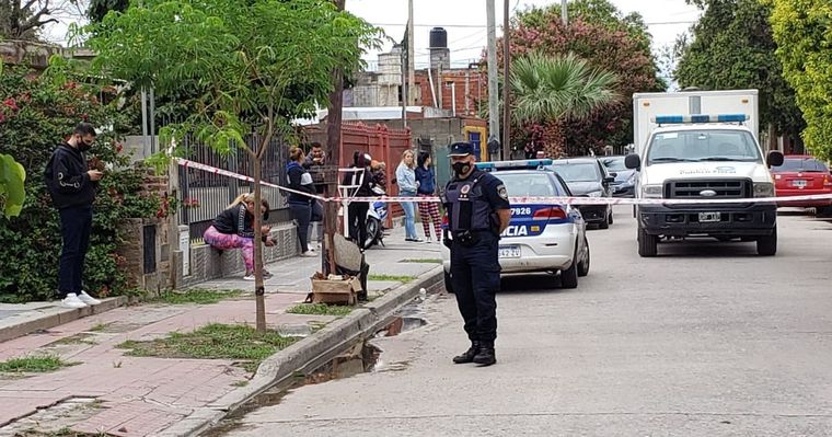 La pareja de ancianos fue hallada son vida en su casa y se investiga asesinatos en ocasión de robo