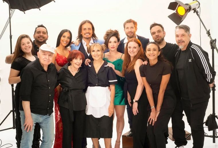 El elenco de la obra No te vistas para cenar relató cómo fue el robo violento que sufrieron. Foto: Instagram @claudiocabreok