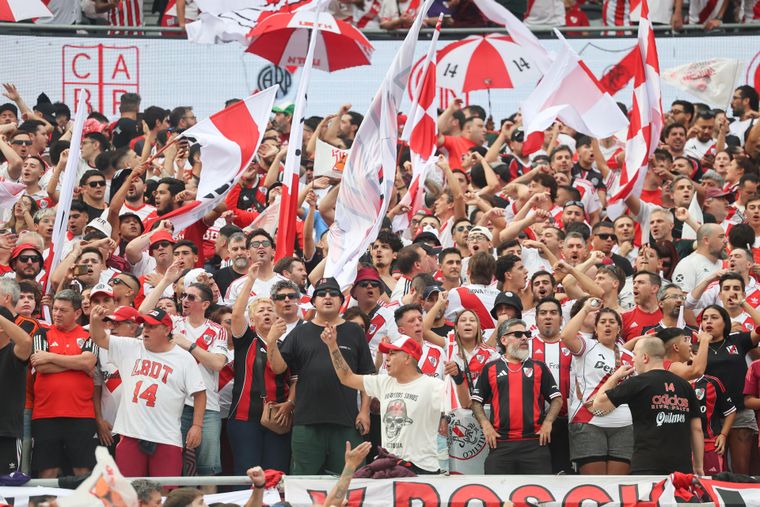 La hinchada de River se lució con un recibimiento histórico en el Superclásico.