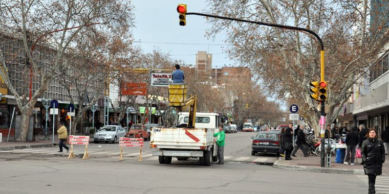 El trabajo de los operarios, ayer por la tarde. Foto: Ariel Jalley/mediamza.com
