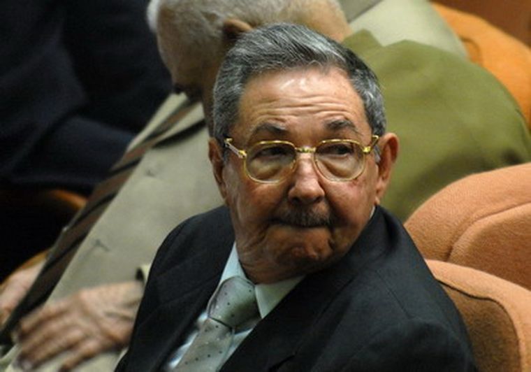 Raúl Castro, minutos después de iniciada la reunión de la Asamblea. Foto: EFE