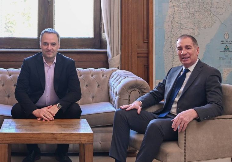 Manuel Adorni y Diego Santilli