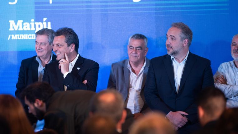 El intendente de Maipú, Matías Stevanato, fue el anfitrión del encuentro encabezado por Massa Foto: Twitter @MatiasStevanato