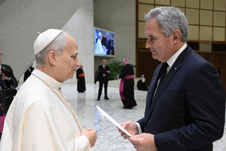 La confirmación llega tras la entrega de la invitación formal extendida por el Presidente de la Nación. La confirmación llega tras la entrega de la invitación formal extendida por el Presidente de la Nación.