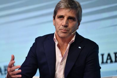 MDZol | El ministro de Economía Luis Toto Caputo quiere mantener el dólar blend para tentar a los sojeros a que liquiden ahora y no esperen una devaluación. Foto: IAEF