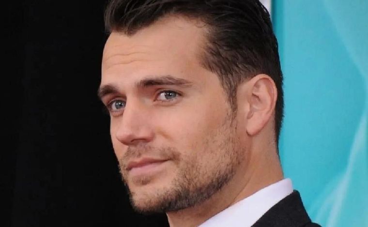 Foto: https://www.tododisca.com/otium/show/henry-cavill-y-la-vez-que-quedo-atonito-al-conocer-a-shakira/