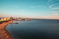 Punta del Este es uno de los balnearios más populares de Uruguay. Punta del Este es uno de los balnearios más populares de Uruguay.