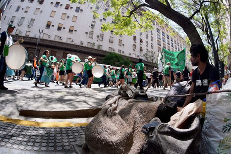 ATE volverá a movilizarse frente al Ministerio de Desregulación contra los recortes del Gobierno. ATE volverá a movilizarse frente al Ministerio de Desregulación contra los recortes del Gobierno.