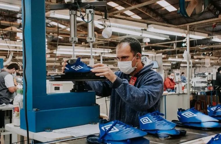 La fabricante de calzado deportivo Dass abrió un retiro voluntario para bajar su plantilla en 50 trabajadores, y anunció una inversión de 40 millones de dólares cerca de Asunción.