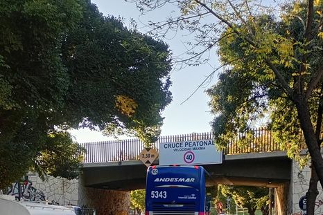 Colectivo atascado en el Parque Cívico Colectivo atascado en el Parque Cívico